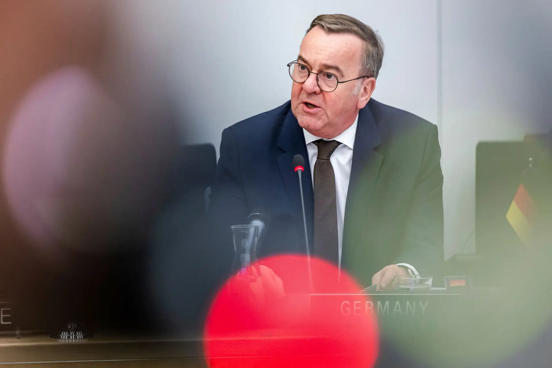 Ministro da Defesa alemão acusa Putin tentar "ganhar tempo" sem qualquer intenção de cessar-fogo