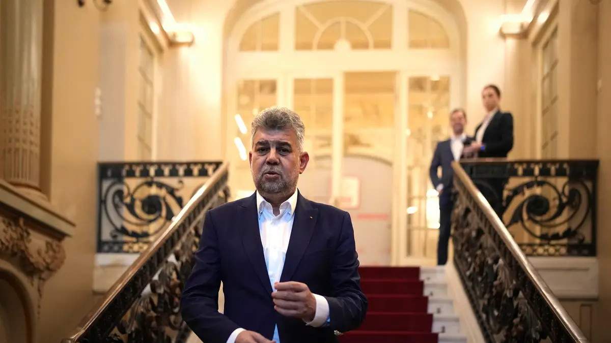 O primeiro-ministro romeno, o social-democrata Marcel Ciolacu, demite-se da chefia do Governo, a 5 de maio 2025.