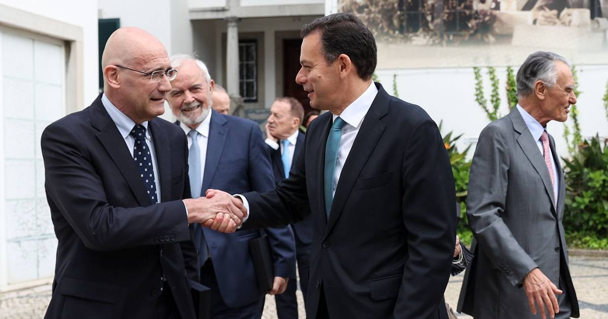 Passos Coelho apela ao 'espírito reformista' e deixa recado a Montenegro