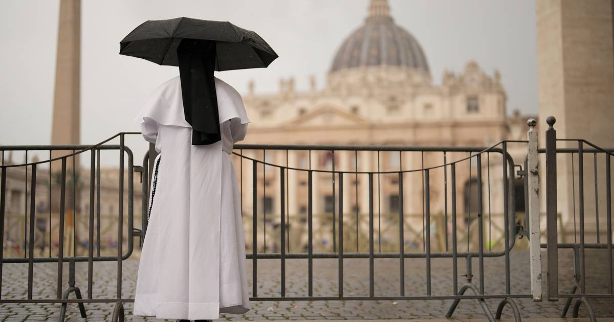 As imagens do primeiro dia de Conclave