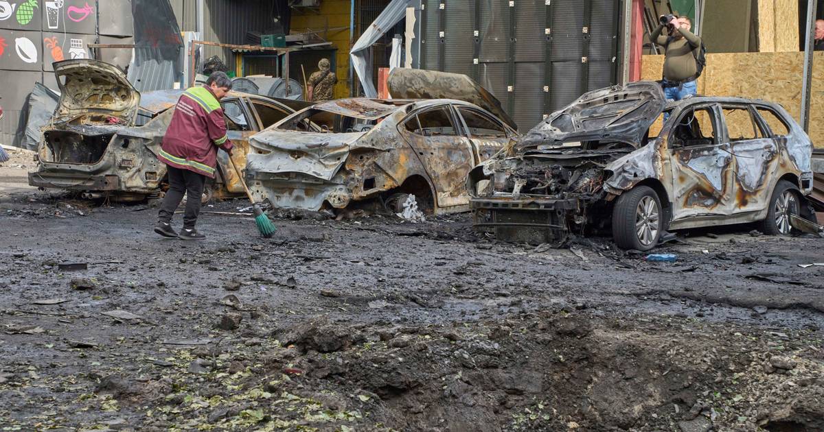 Pelo menos dois mortos em novo ataque russo em Kiev