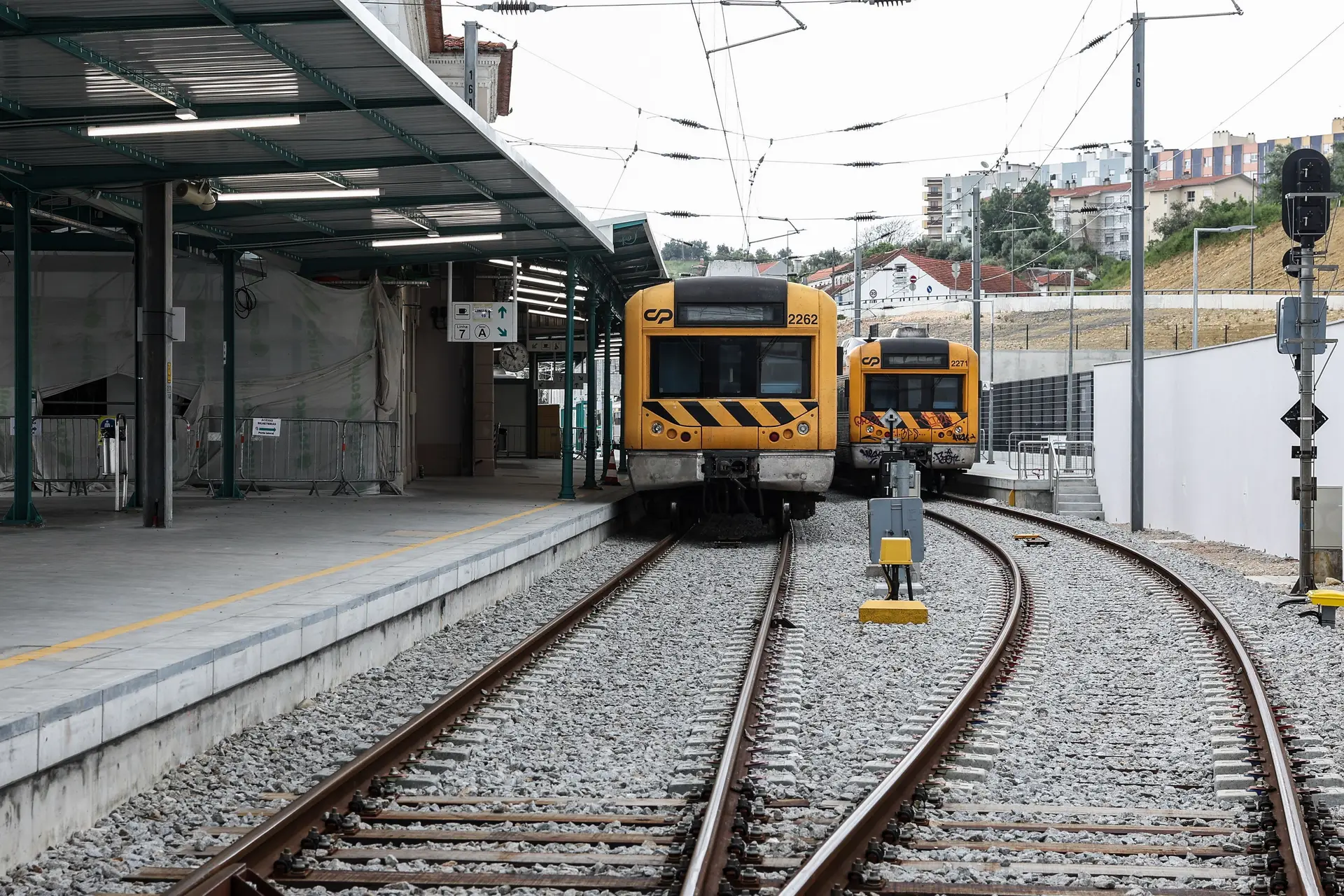 Metade dos comboios suprimidos até às 08:00 devido a greve dos maquinistas