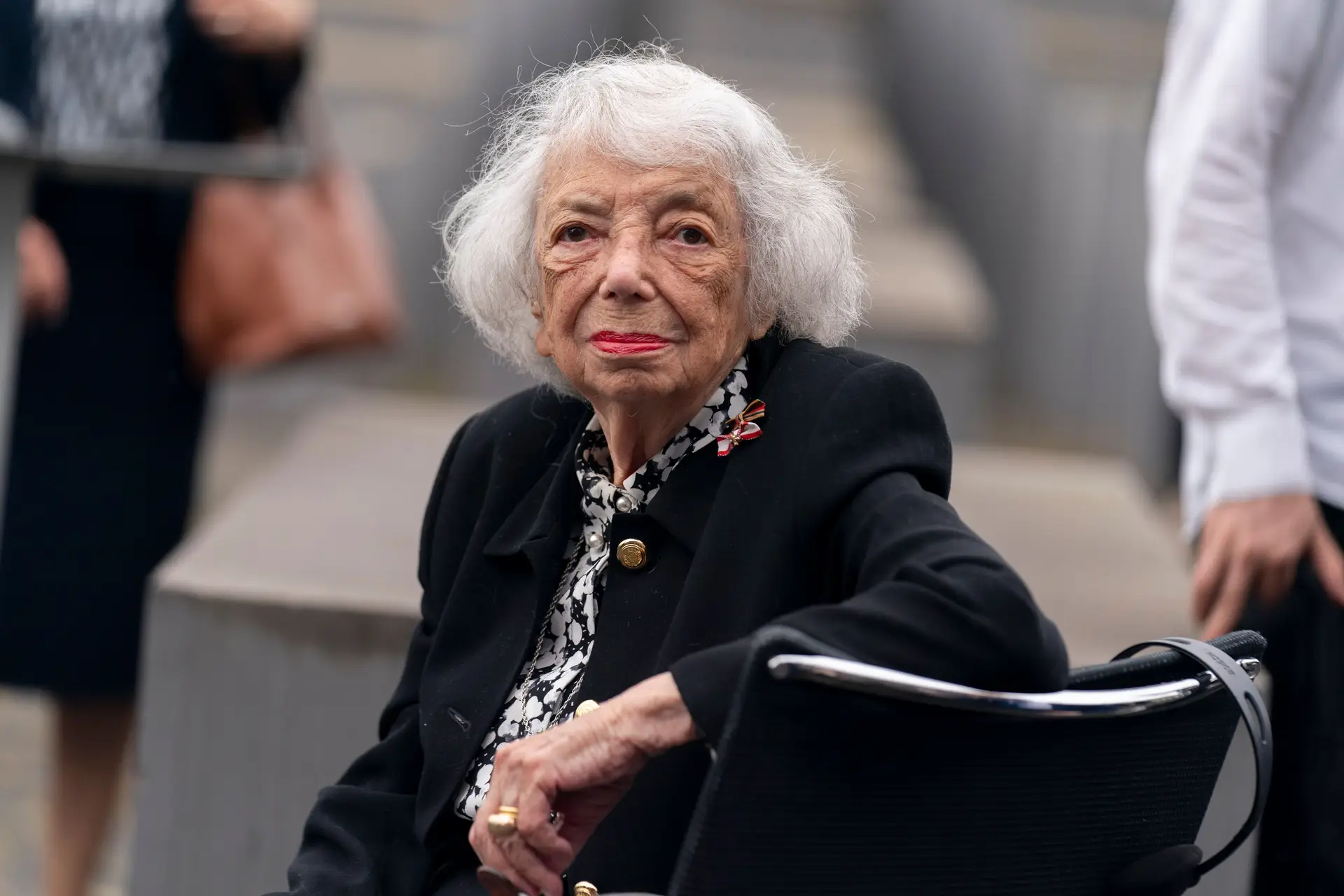     El sobreviviente del Holocausto, Margot Friedland, junto con el entonces Secretario de Relaciones Exteriores de los US Antony Blinken en Europa europea en Europa en Europa, el 24 de junio de 2021. 