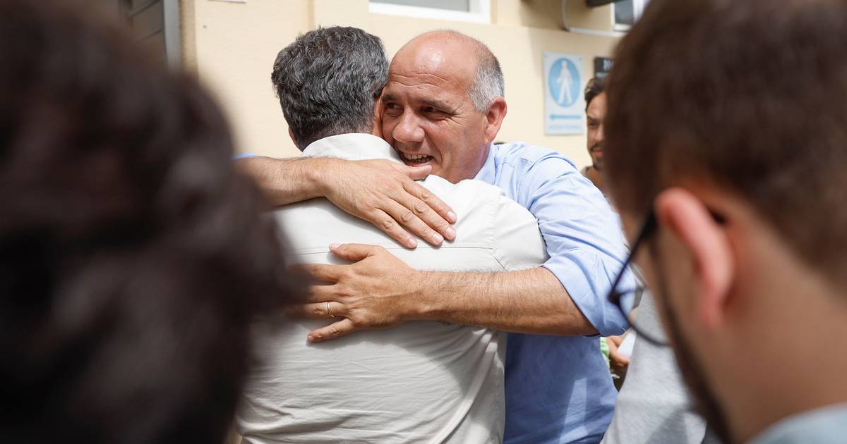 "Depois querem que eu seja pessimista": Paulo Raimundo recebeu abaixo-assinado a manifestar apoio à CDU