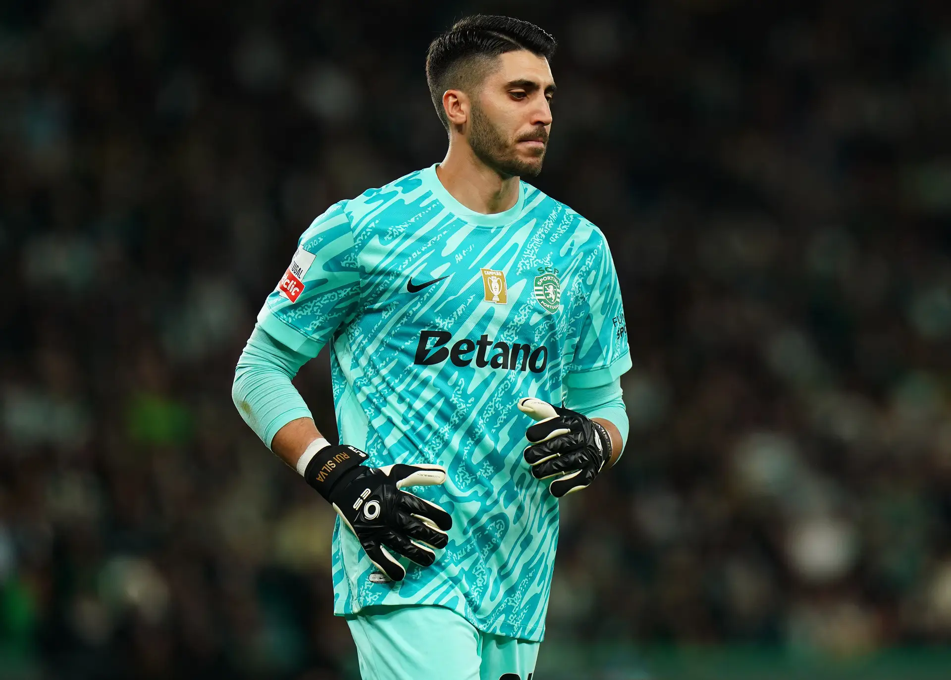 Rui Silva, guarda-redes, 31 anos - 17 jogos (1.530 minutos), 13 golos sofridos - no Sporting desde 2025