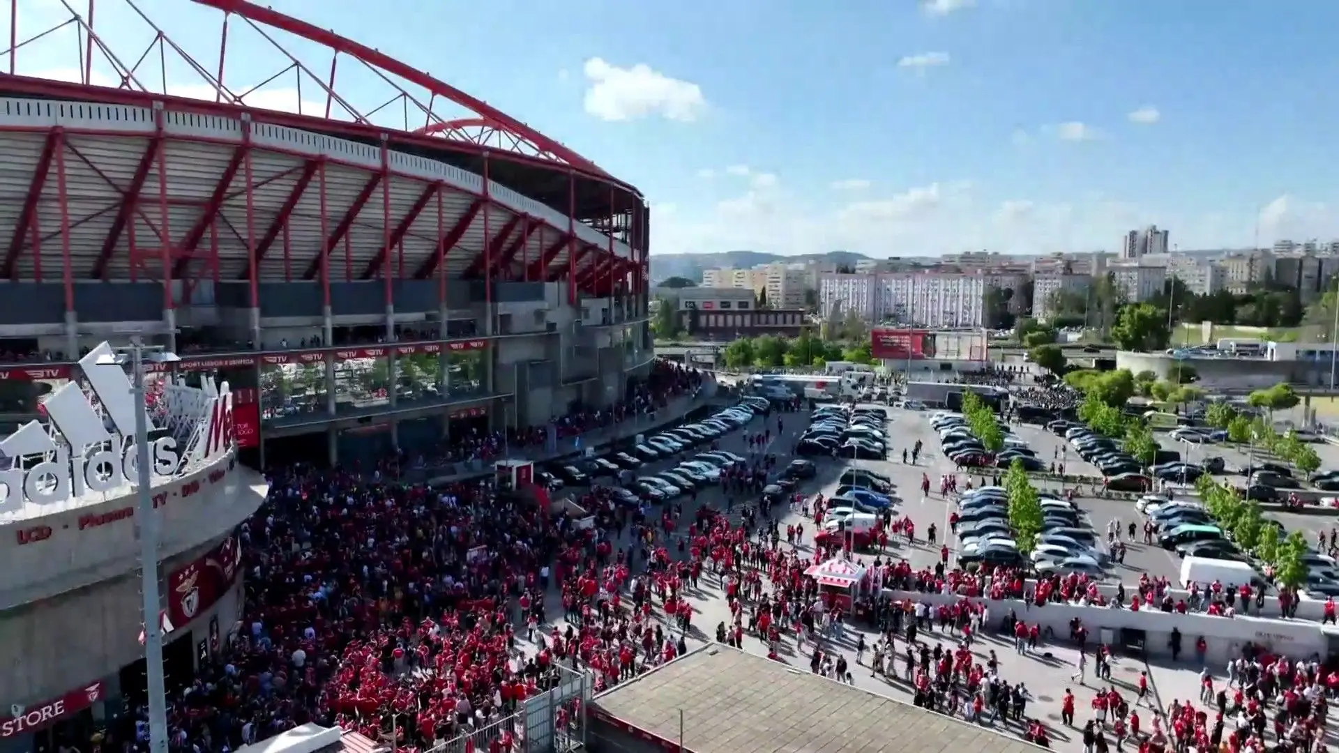 El hombre intenta correr con la policía y terminó unos minutos antes de la deporte de Benphya