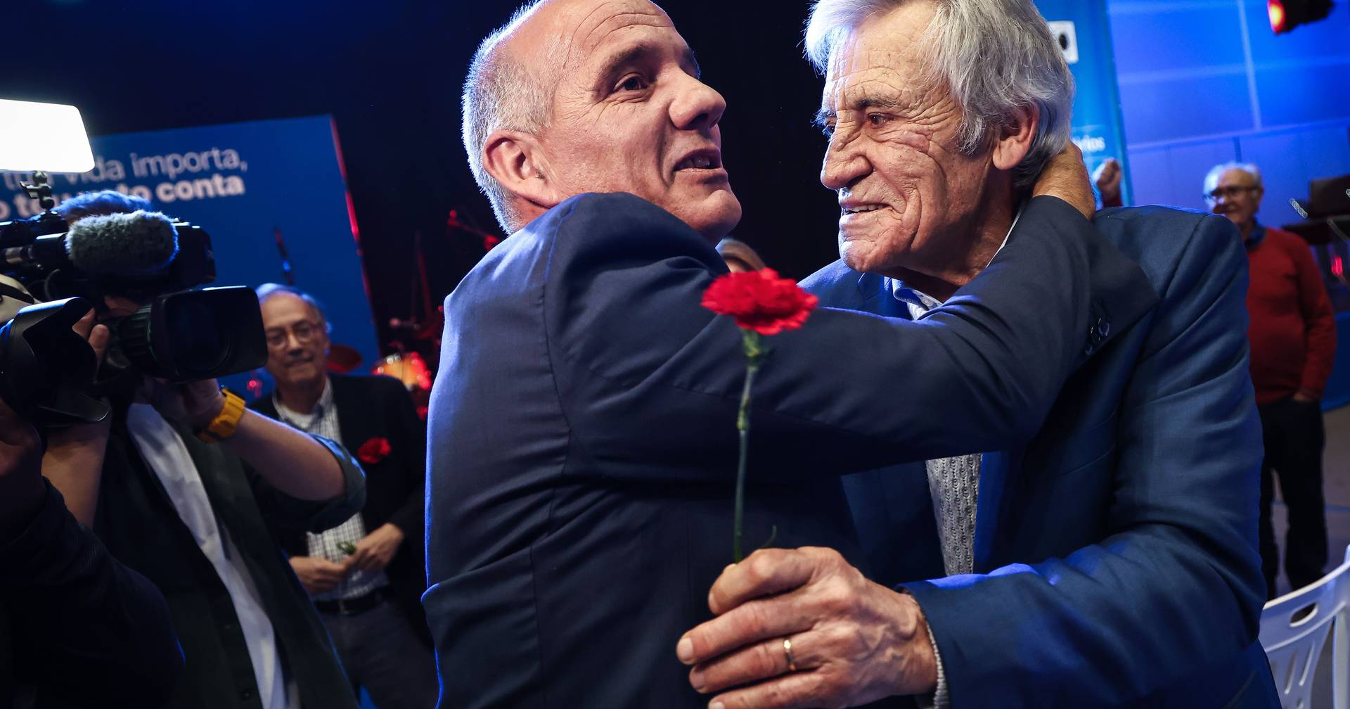 Jerónimo de Sousa aparece na campanha da CDU e elogia Paulo Raimundo ...