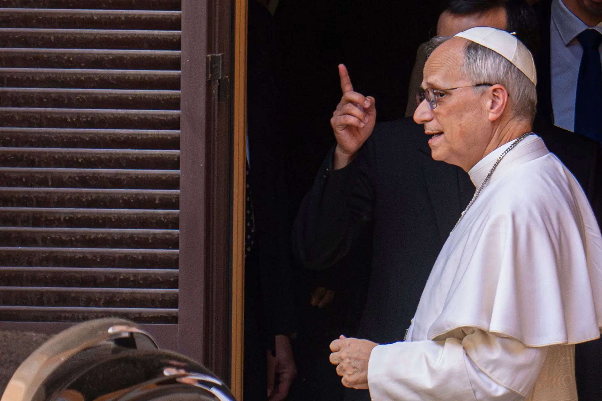 Pope Leo appeals to Leo XIV and provides a Vatican arbitration "Silence as weapons"