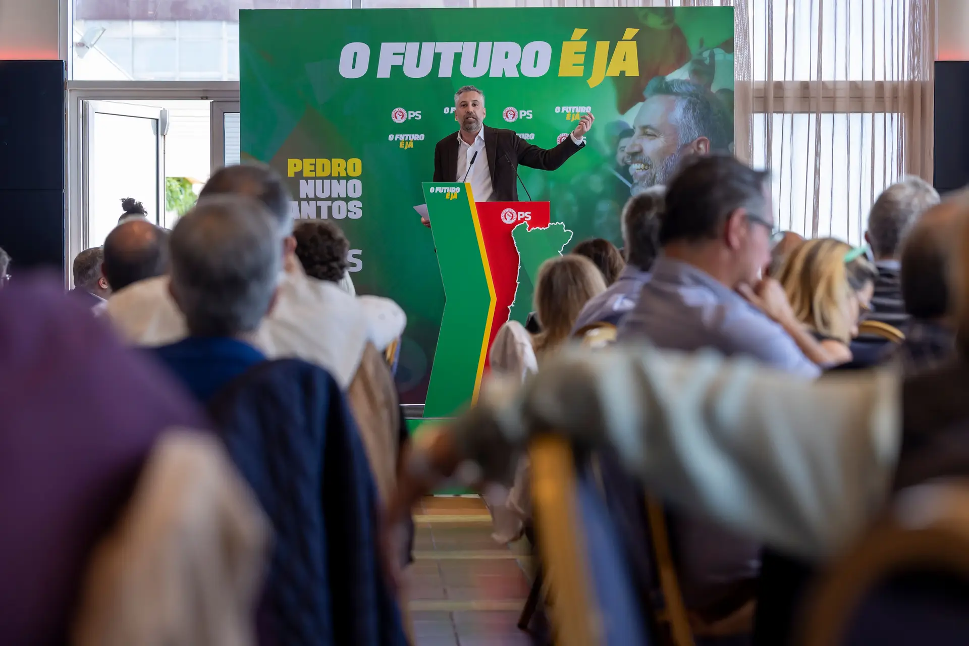 Montenegro aún no ha cambiado la residencia Spinamviva y no perdona a la oposición