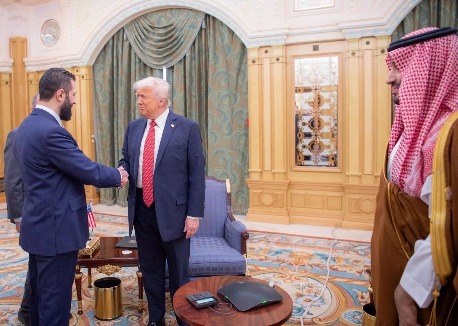 Donald Trump reuniu-se com novo líder da Síria após ordenar fim de sanções