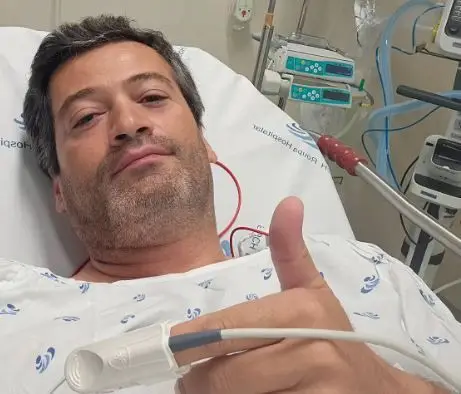 "Continuem, continuem": André Ventura partilha fotografia na cama do hospital