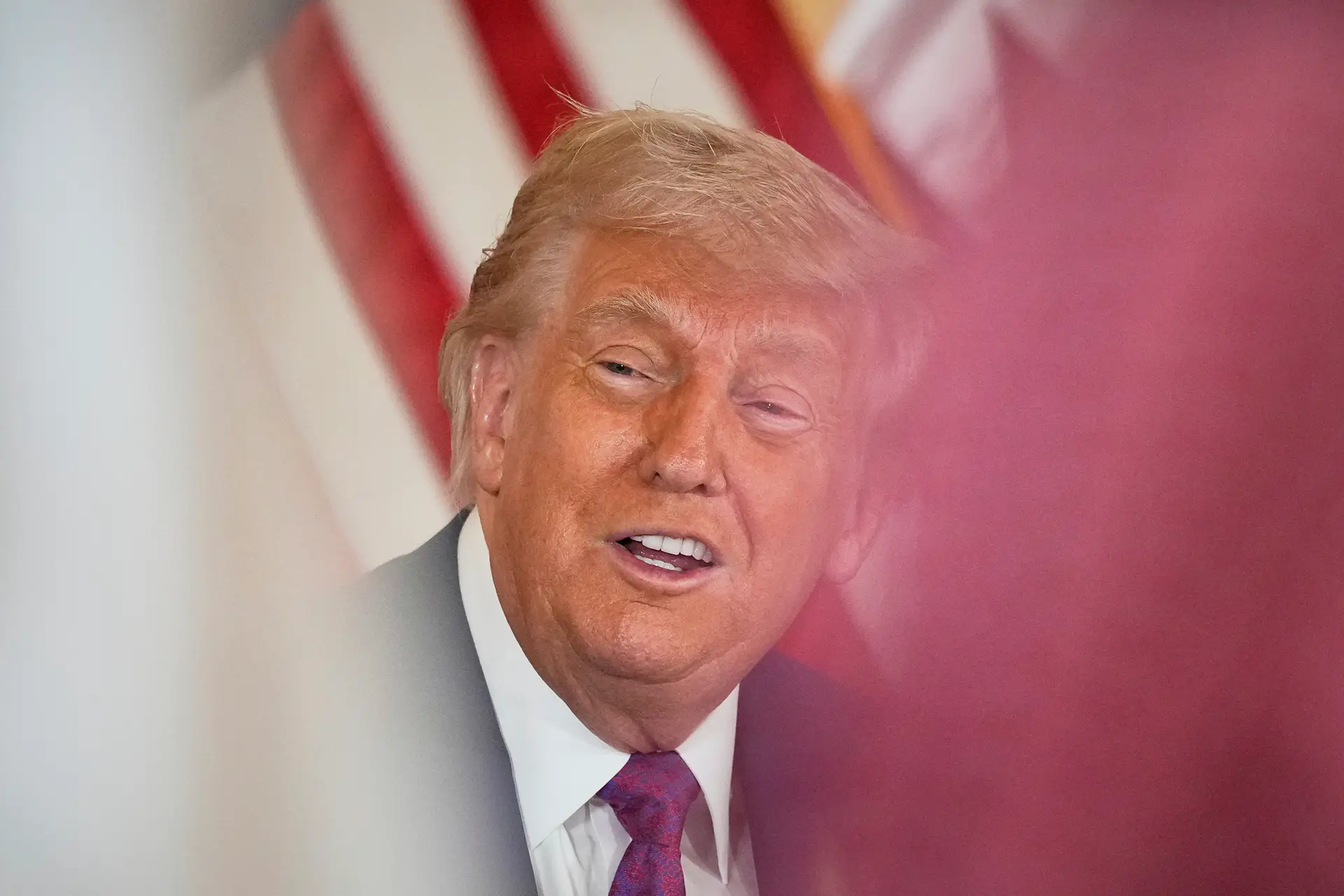 Trump vai falar com Putin e Zelensky na segunda-feira 