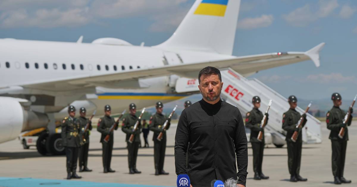 Presidente da Ucrânia já está na Turquia, negociações decorrem esta tarde