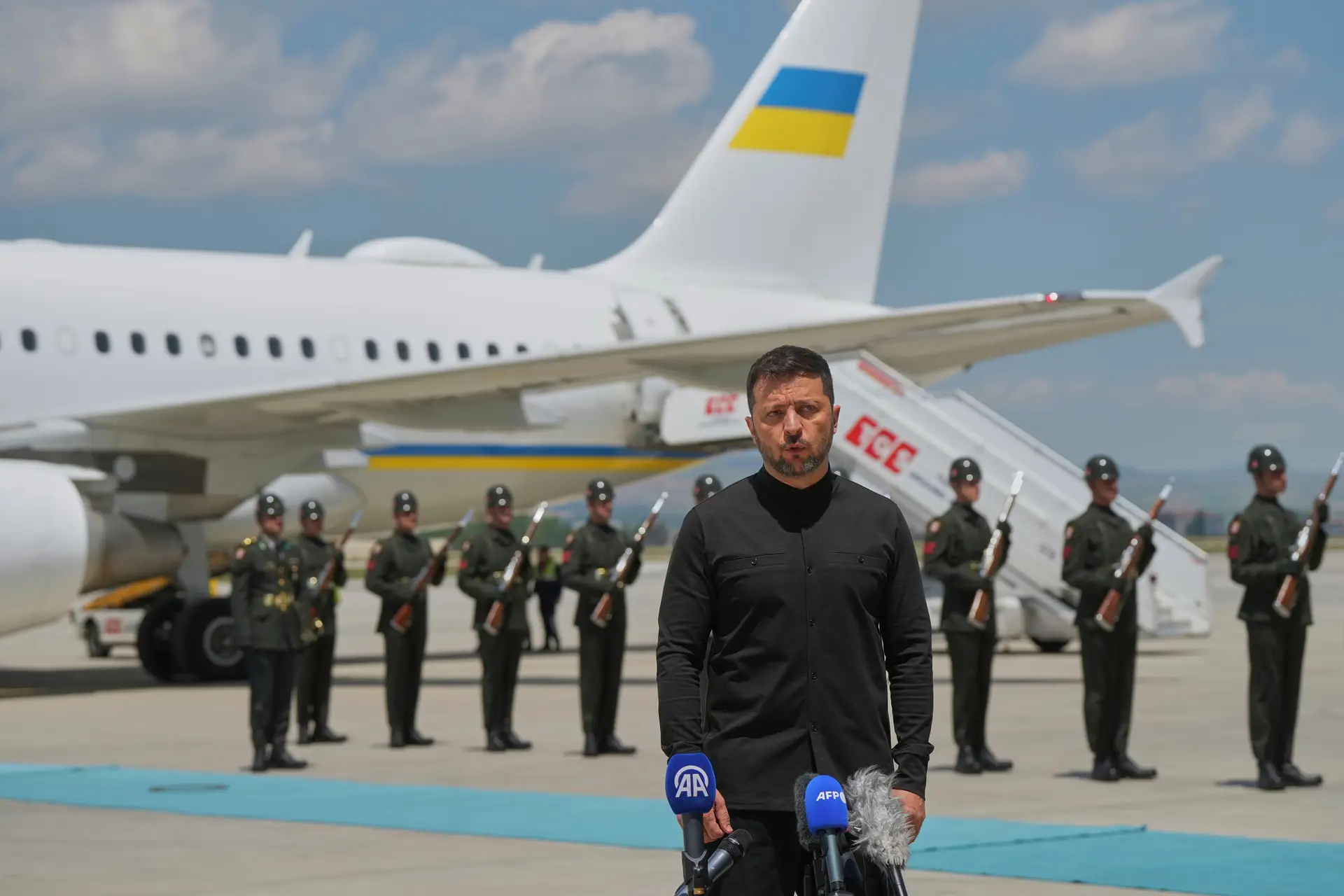 Presidente da Ucrânia já está na Turquia, negociações decorrem esta tarde