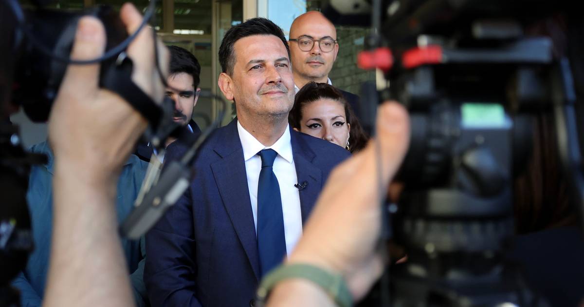 Rui Rocha critica apelos ao "voto útil" e compromete-se com "governação de quatro anos com a IL"