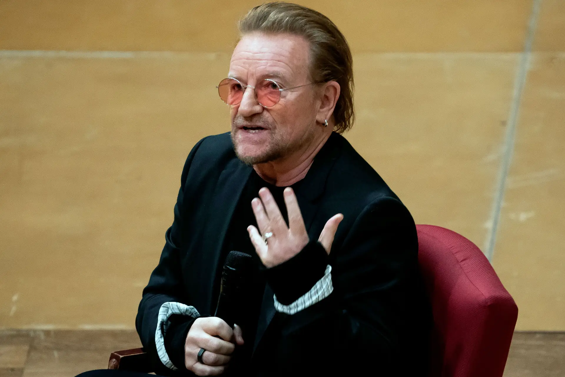 Bono diz que Trump "deitou fora" décadas de sucesso no combate ao HIV/SIDA