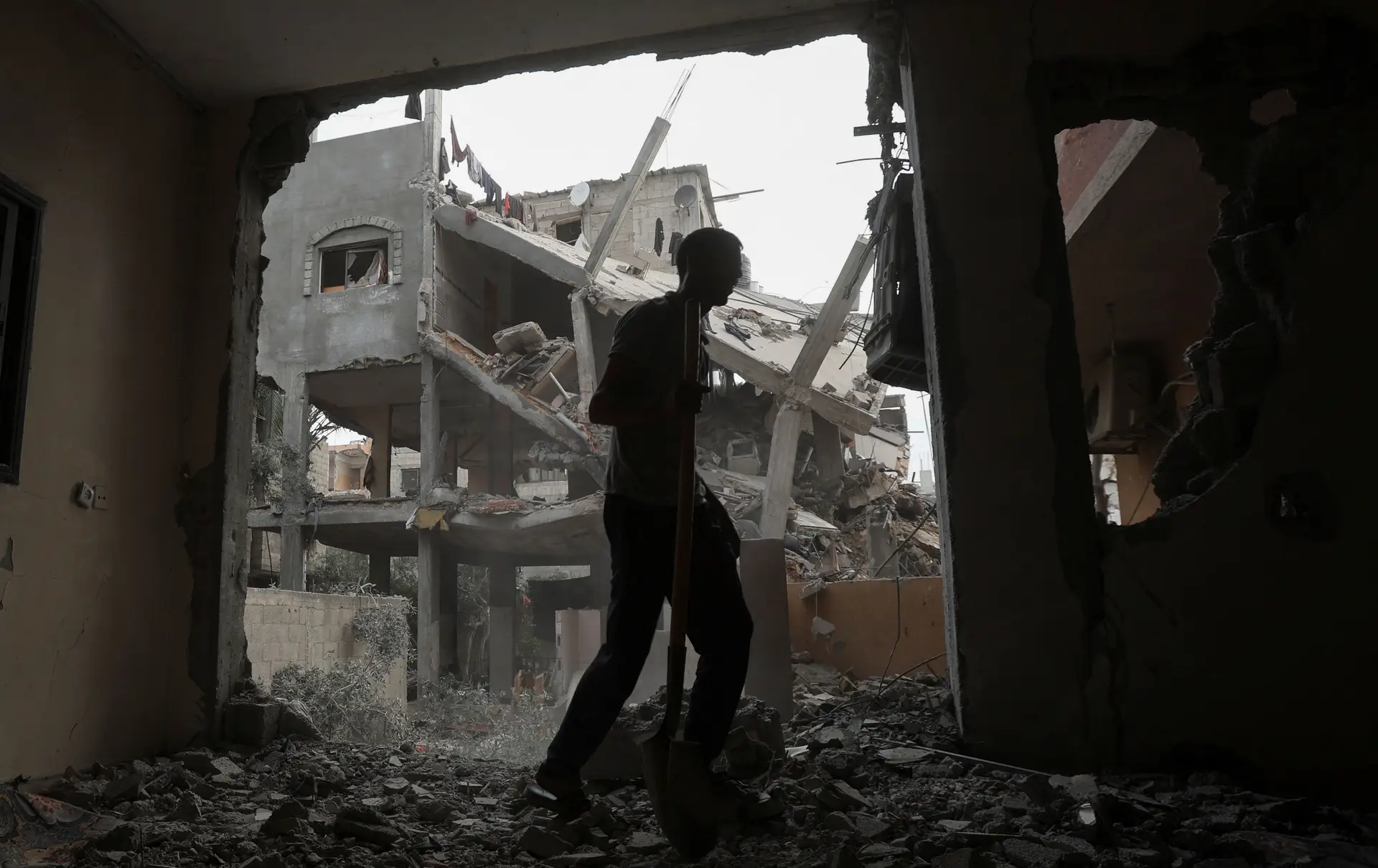 Pelo menos quatro mortos em nova invasão de armazém de comida em Gaza