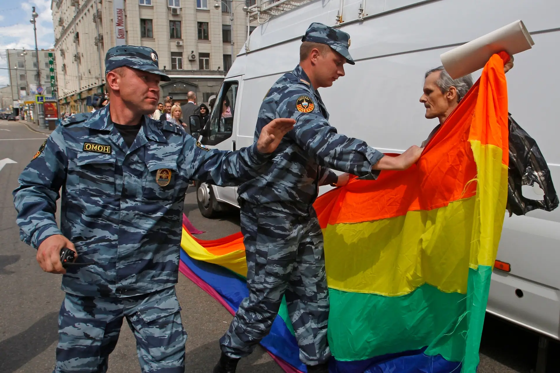 Polícia russa faz rusga a discoteca em São Petersburgo após denúncia de "propaganda LGBT+"
