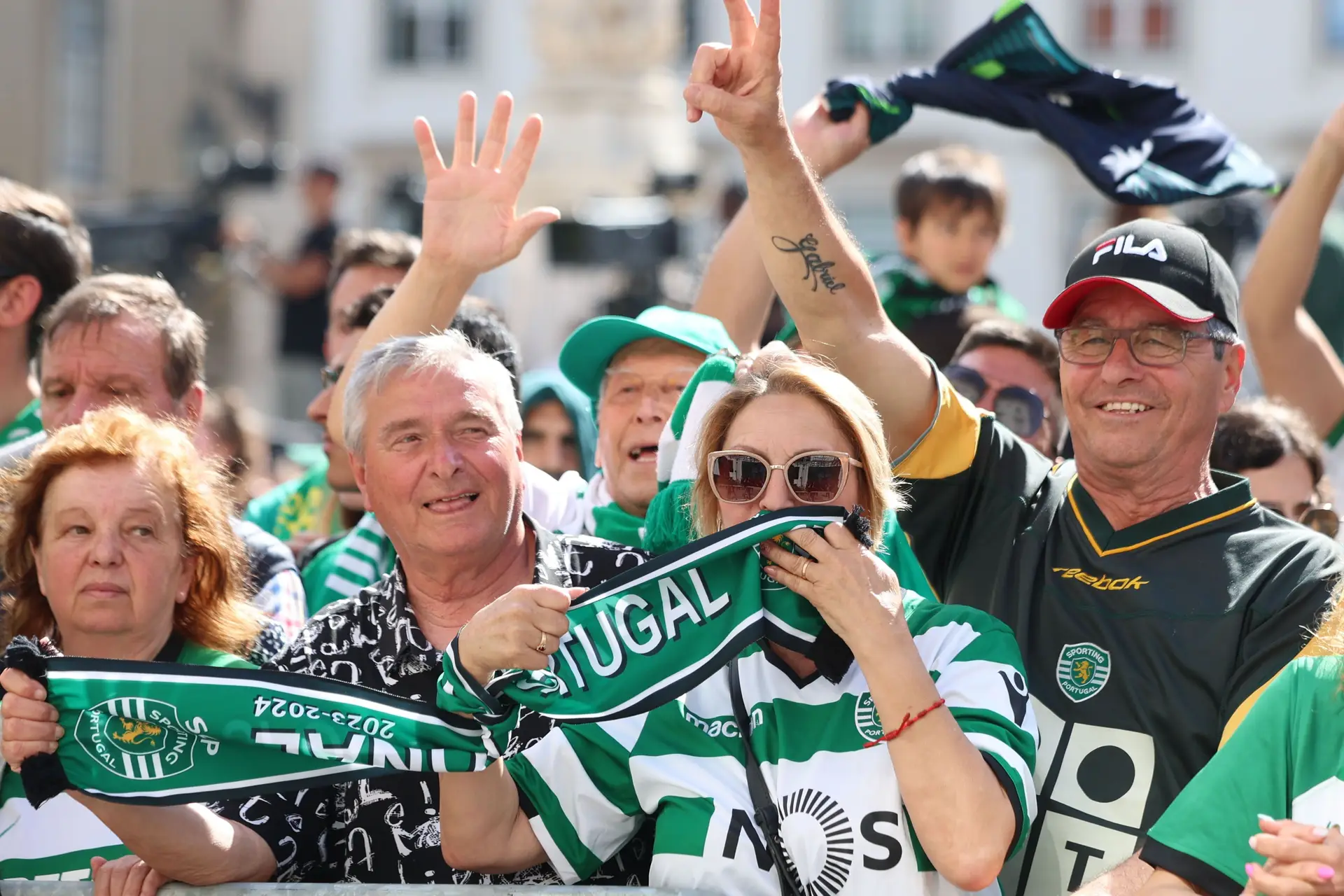 Entre cânticos e assobios: foi assim a receção do Sporting na Câmara Municipal de Lisboa