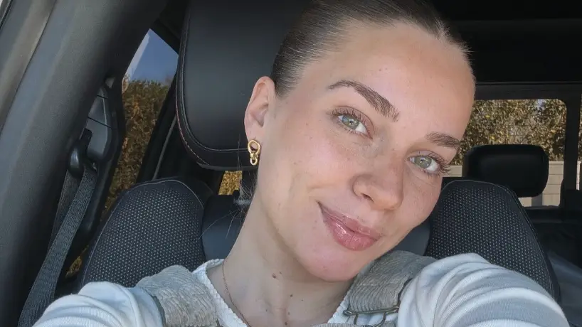 Filho de influencer americana Emilie Kiser morre após "incidente em piscina"