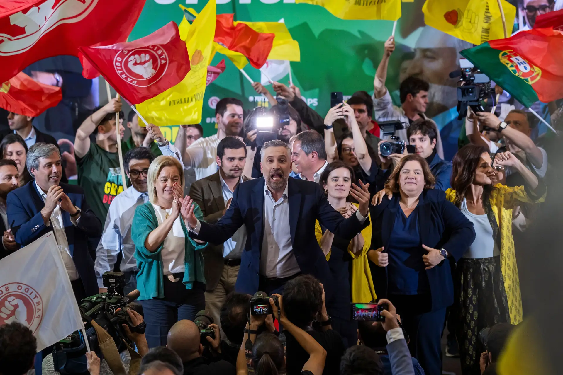 Futuro do PS? Pedro Nuno sai já, Carlos César assume comando e marca diretas para junho