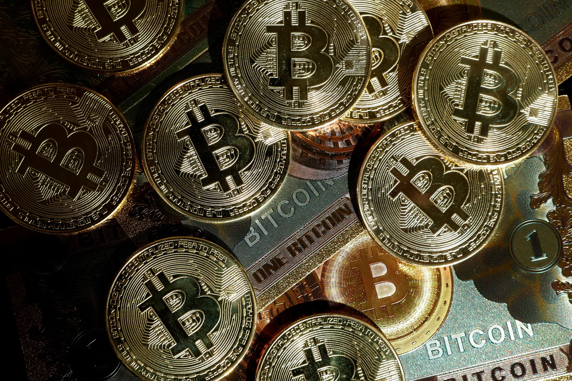 Bitcoin atinge novo máximo com os EUA em 