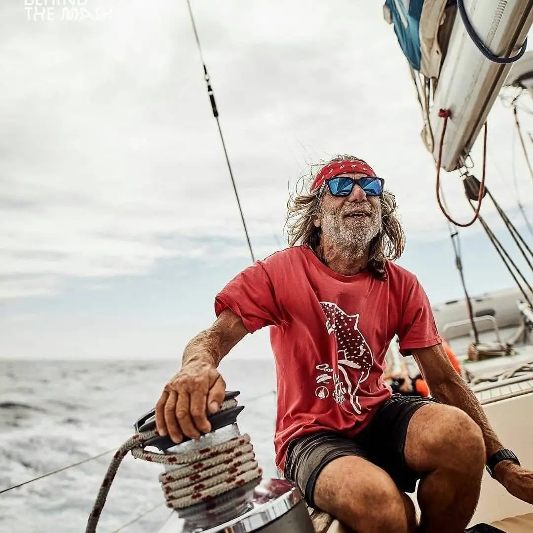 At the age of 68, the Azorian sailor meets the dream and ends back to the world on the boat