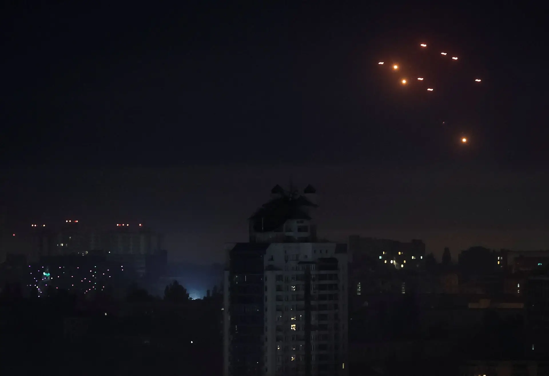 Russia attacks Ukraine with more than 350 drones at night