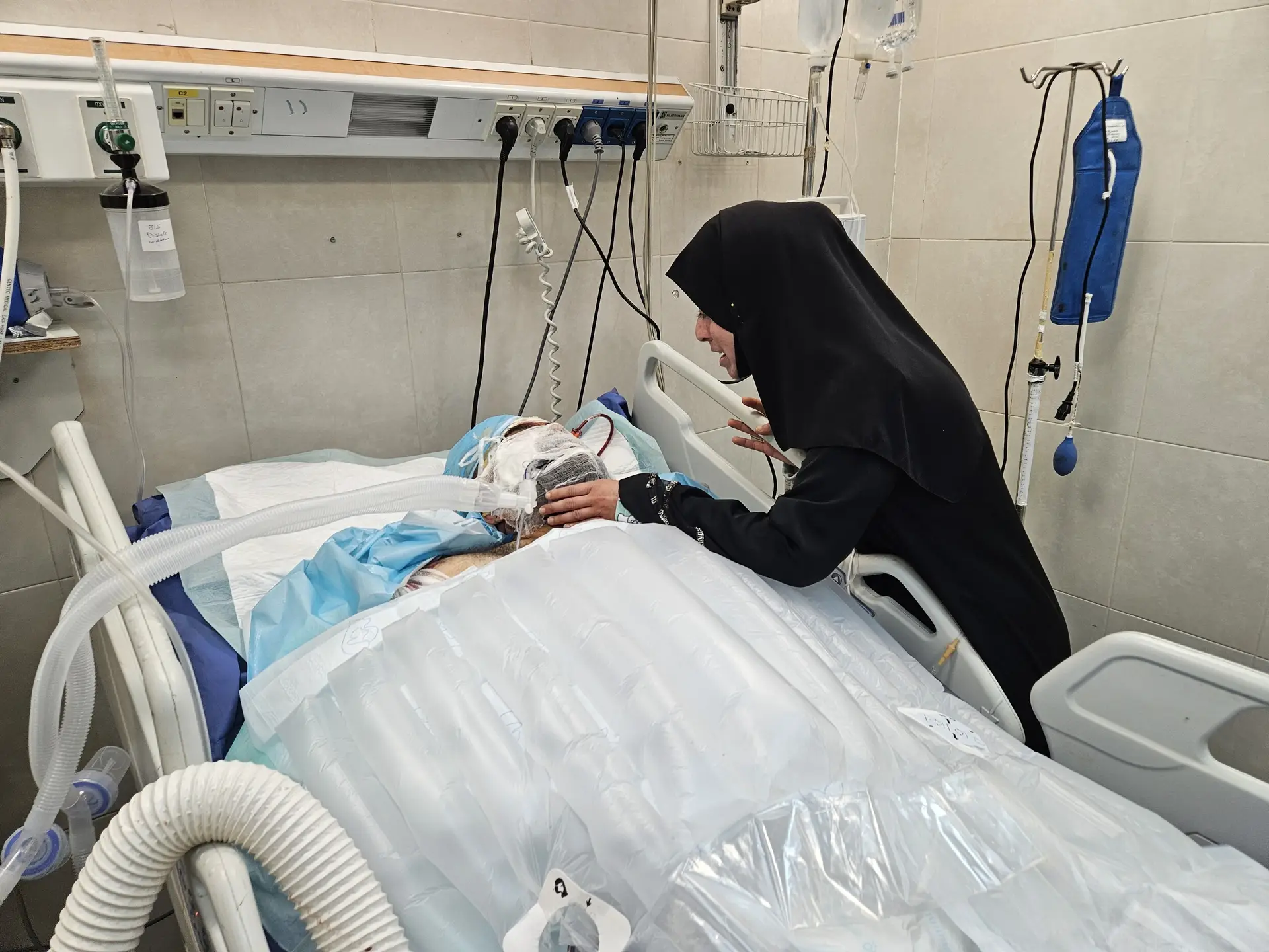 El pediatra visita a su esposo después de atacar su Al-Nazzar Gaza