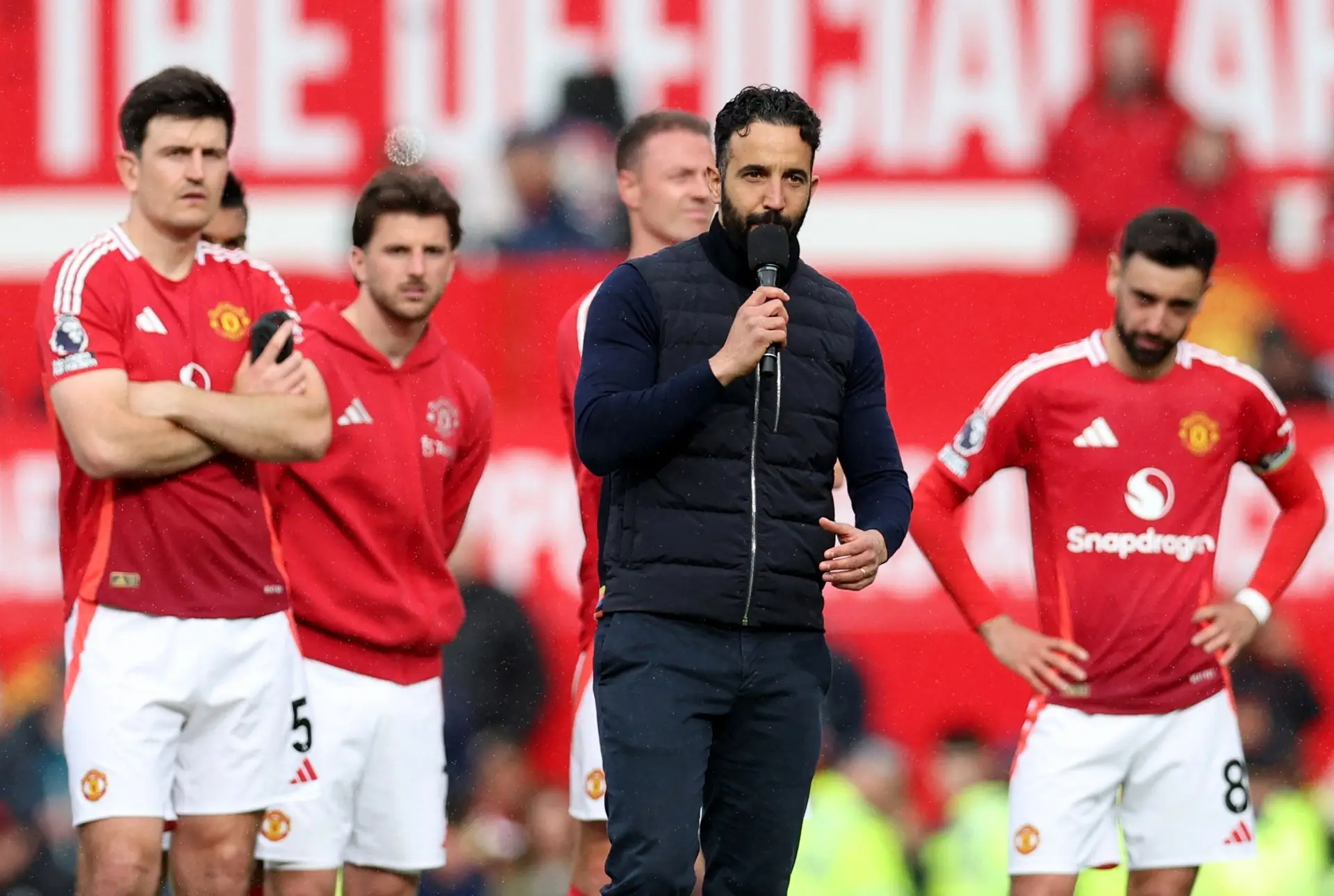 Após eliminação surpreendente, Amorim 'atira-se' aos jogadores do Manchester United