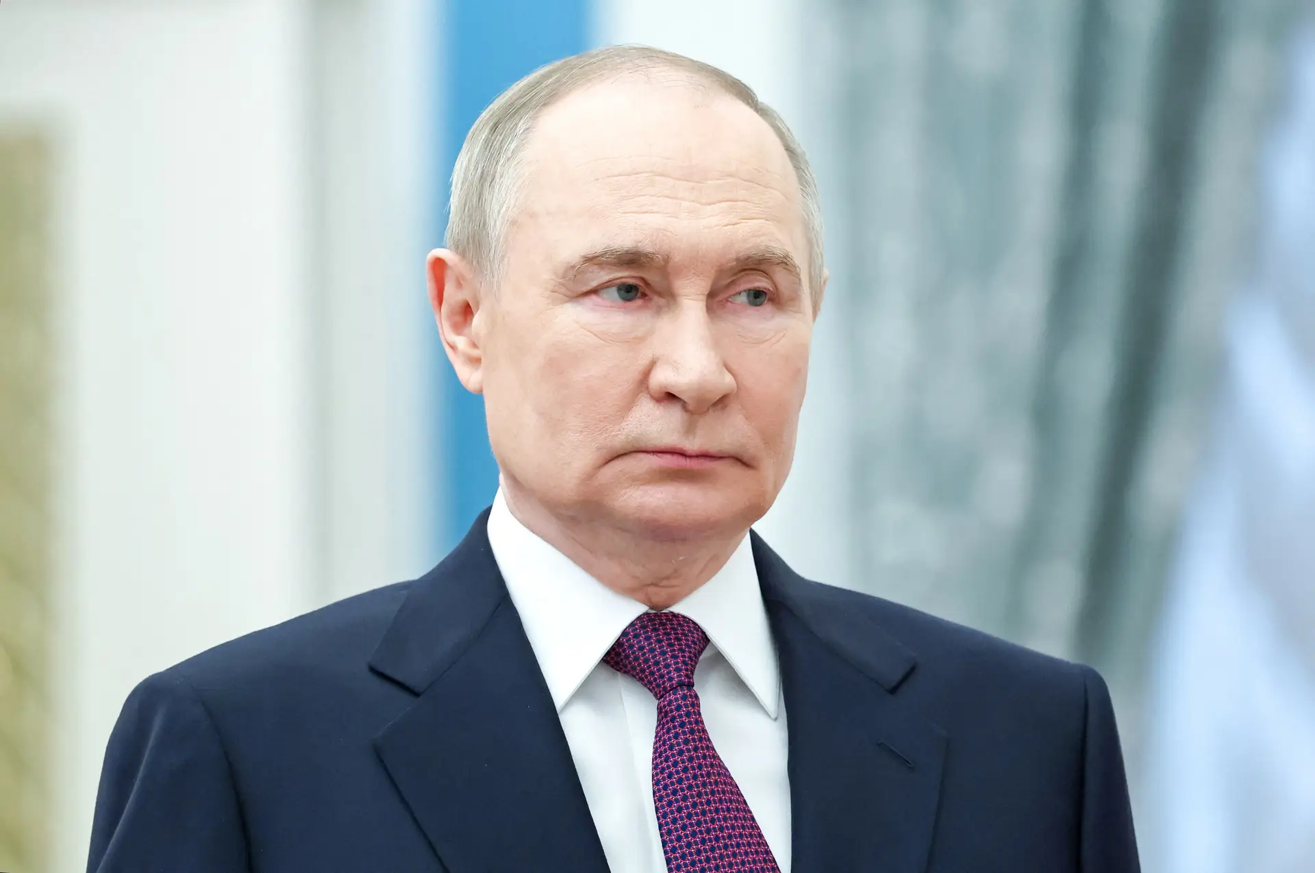 Putin oferece-se como mediador para alcançar um cessar dos bombardeamentos entre Irão e Israel