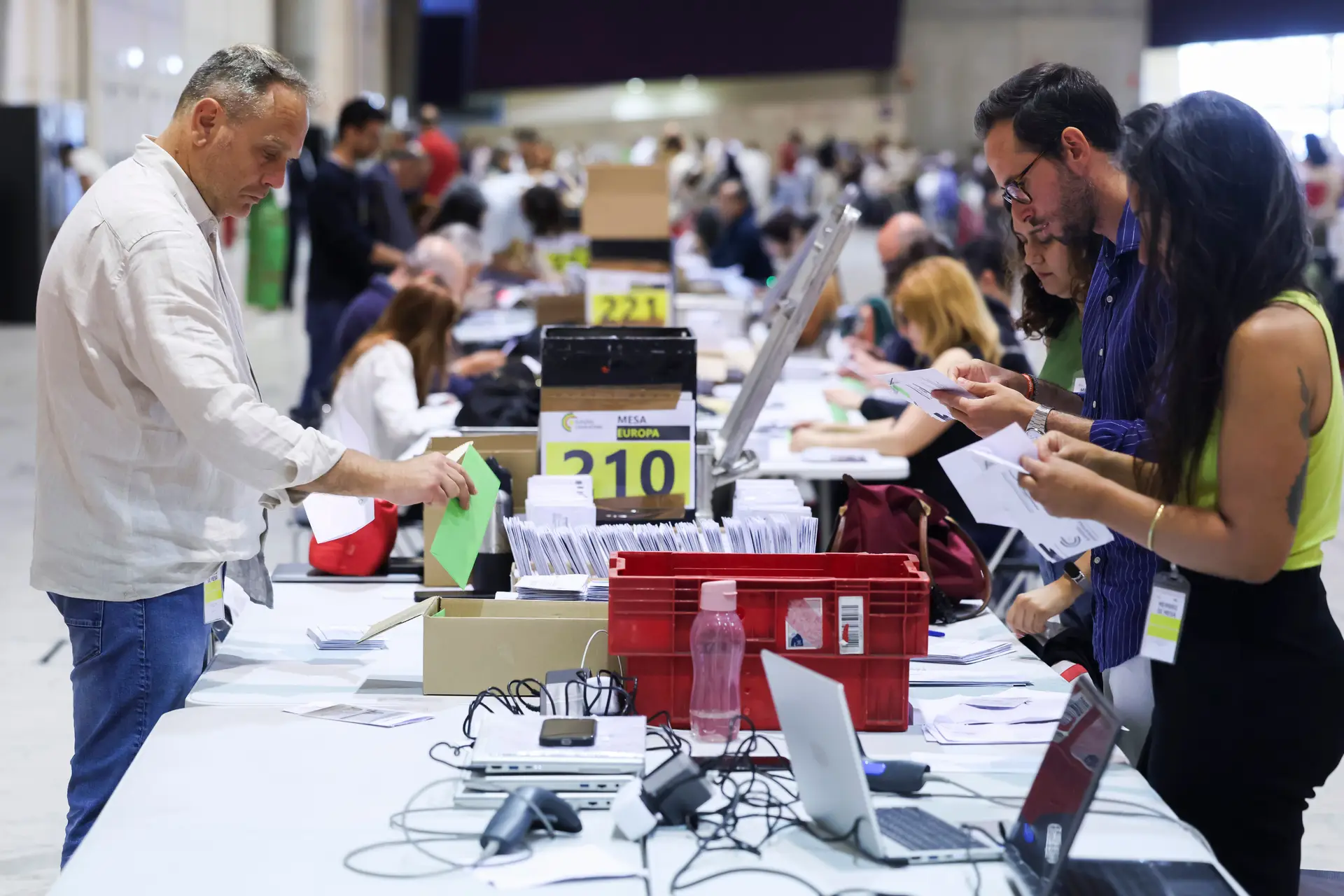Considerados nulos mais de 113 mil votos dos imigrantes