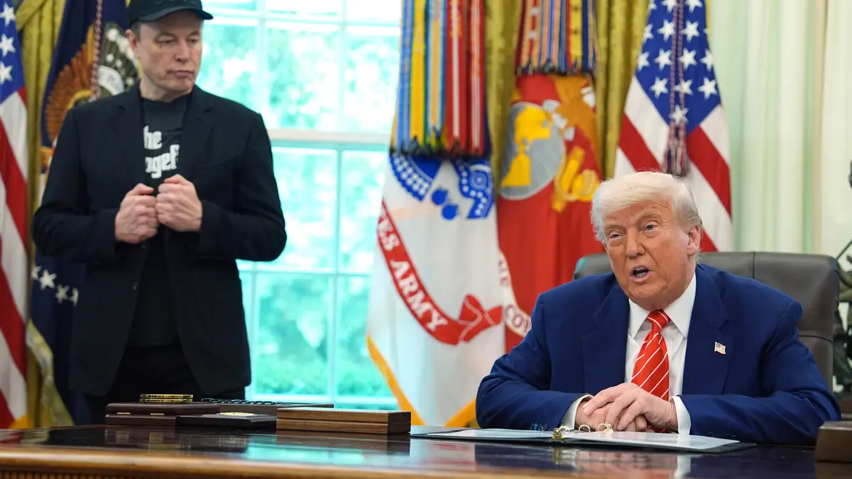 O Presidente Donald Trump fala durante uma conferência de imprensa com Elon Musk na Sala Oval da Casa Branca, sexta-feira, 30 de maio de 2025, em Washington, nos Estados Unidos.