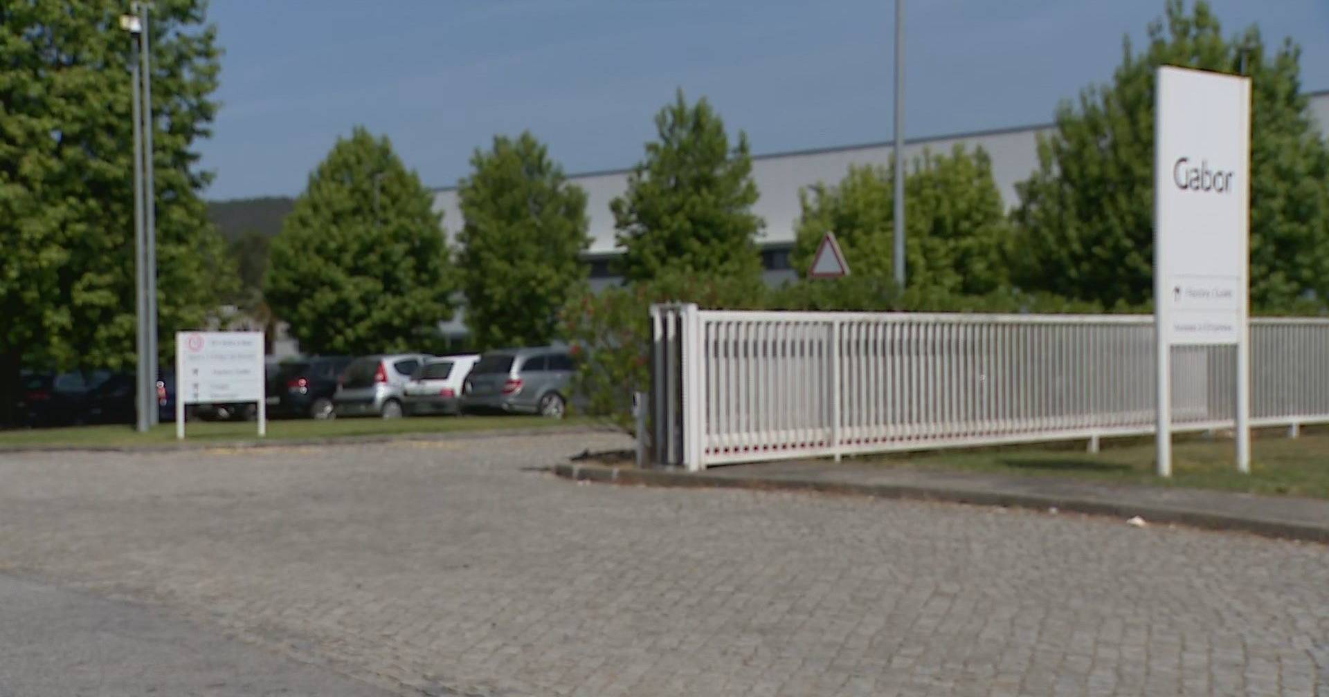 “Alvoroço em Barcelos: Empresa de Calçado Despede Mais de 220 Trabalhadores e Deixa Comunidade em Choque!” #ÚltimasNotícias #Portugal “Alvoroço em Barcelos: Empresa de Calçado Despede Mais de 220 Trabalhadores e Deixa Comunidade em Choque!” #ÚltimasNotícias #Portugal