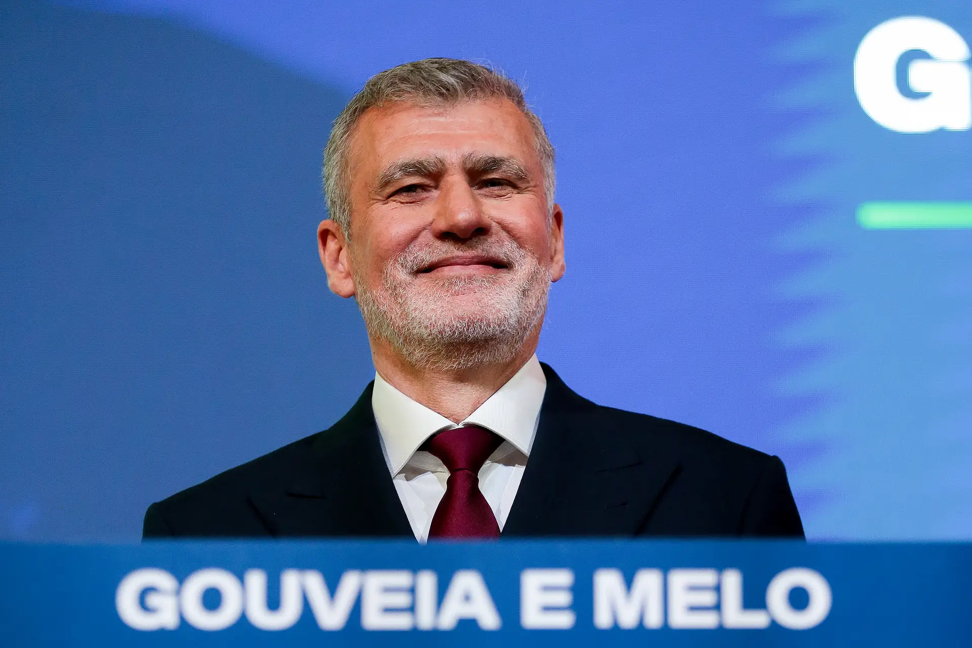 Um devia ser direto e o outro decidir-se: Gouveia e Melo atira a Cavaco Silva e a André Ventura