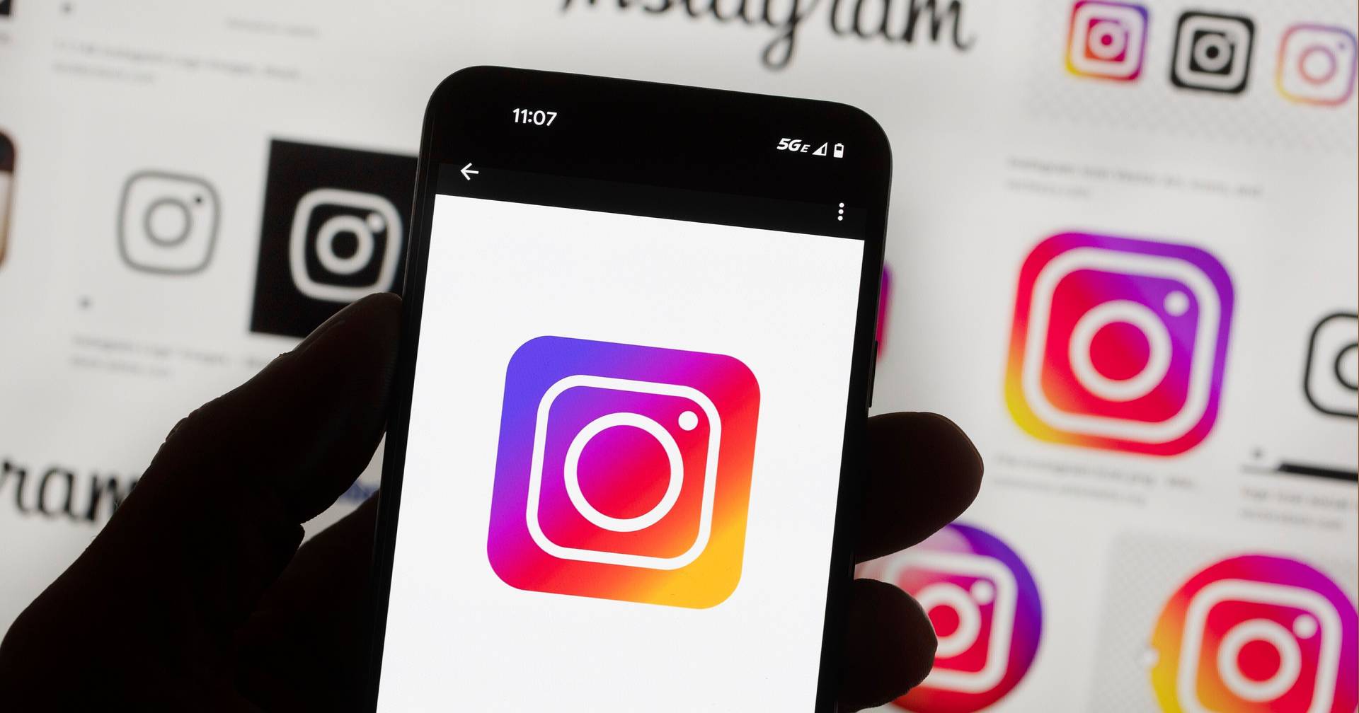 友達の場所とリールの再公開：新しいInstagram機能は、プライバシーに関する質問を提起します