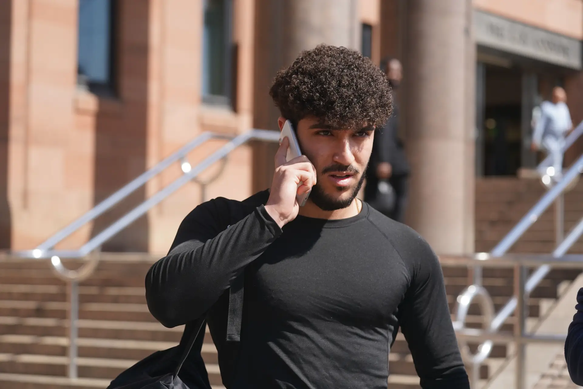Mazyar Azarbonyad após uma audiência no Tribunal da Coroa de Newcastle na sequência do acidente grave que feriu sete agentes da polícia durante uma perseguição policial na A1, em 9 de abril.
