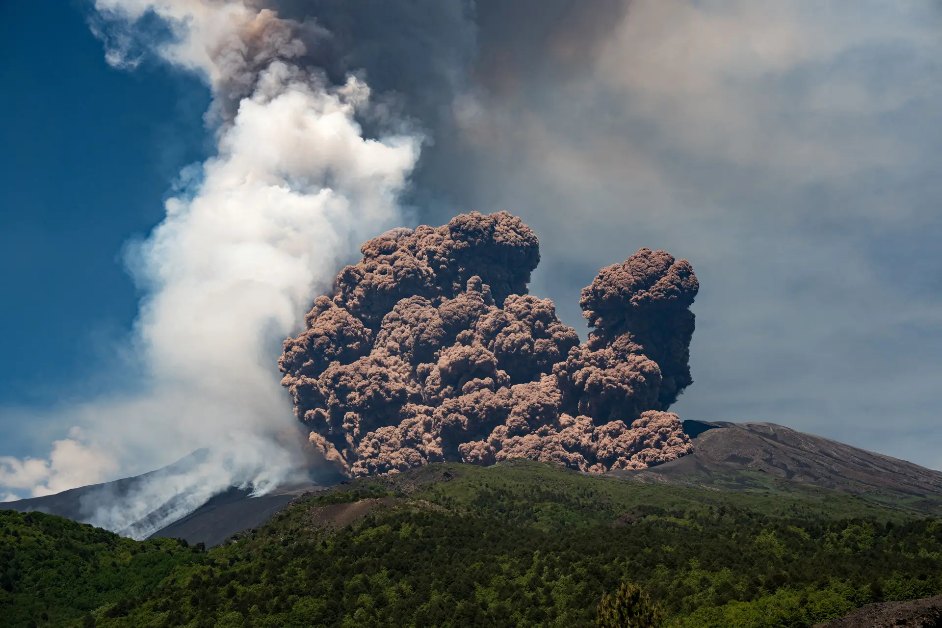 Declarado fim da erupção do Etna, mas vulcão continua sob vigilância