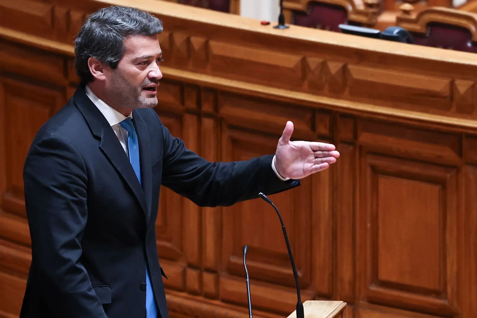 Portugal Bank llama a Senteno al Parlamento, acusando a la 'muleta' del gobierno del gobierno