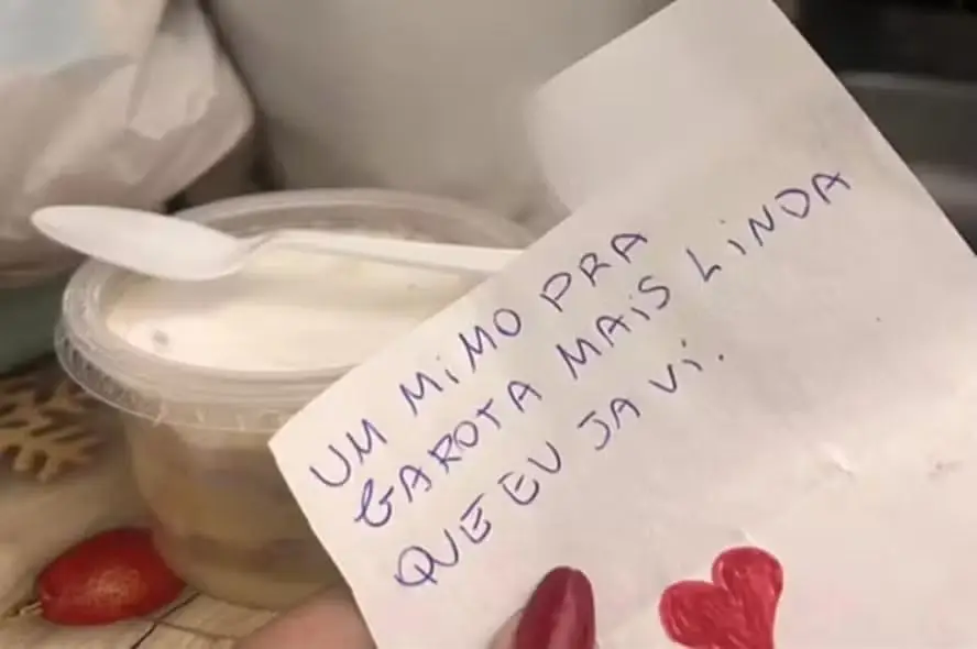 The anonymous ticket provided to the 17 -year -year -old with Motoboy dies after eating a dessert in Sao Paulo in Brazil.
