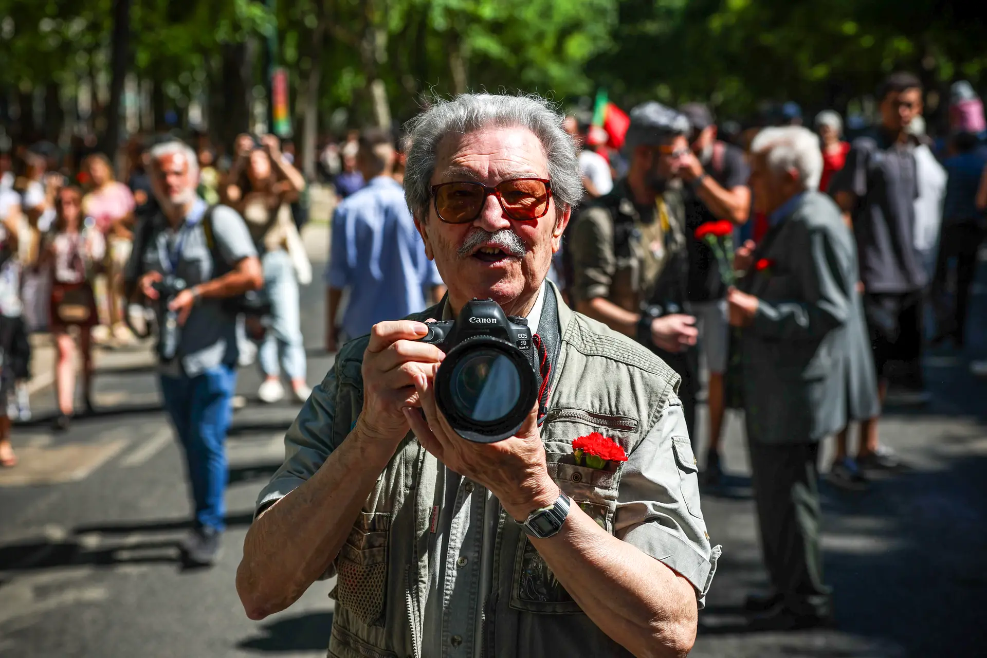O fotojornalista Eduardo Gageiro, conhecido por imagens históricas captadas na Revolução do 25 de Abril, morreu durante a madrugada de hoje, em Lisboa, aos 90 anos, 04 de junho de 2025.
