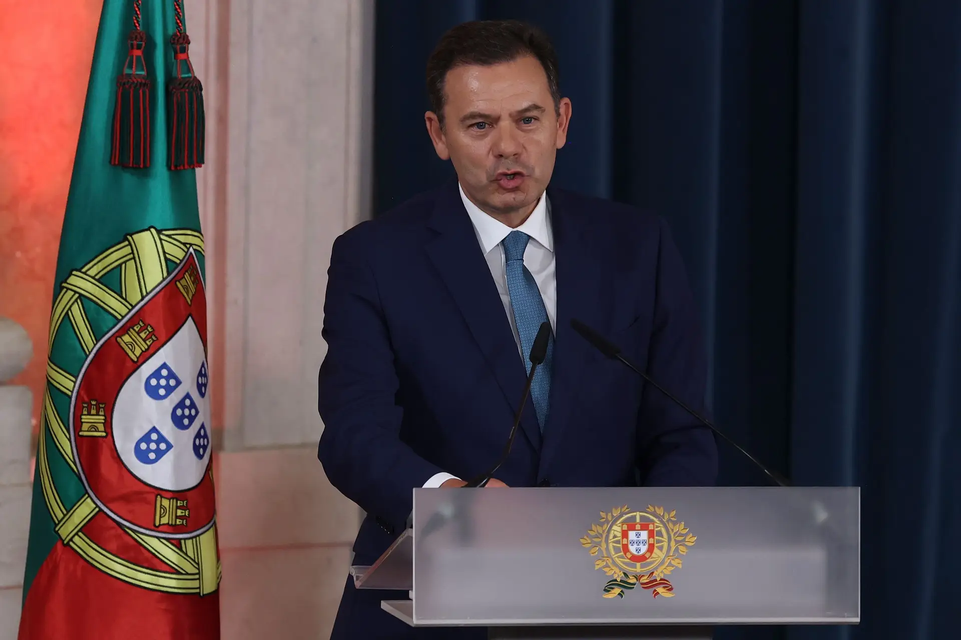 O Primeiro-Ministro Luís Montenegro discursa durante a cerimónia de tomada de posse do XXV Governo Constitucional, realizada no Palácio da Ajuda, em Lisboa, Portugal, 05 de junho de 2025.