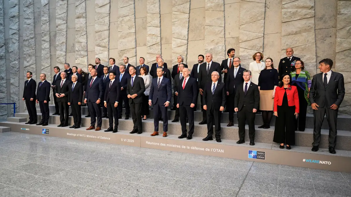 Ministros e representantes militares na sede da NATO em Bruxelas, quinta-feira, 5 de junho de 2025. 