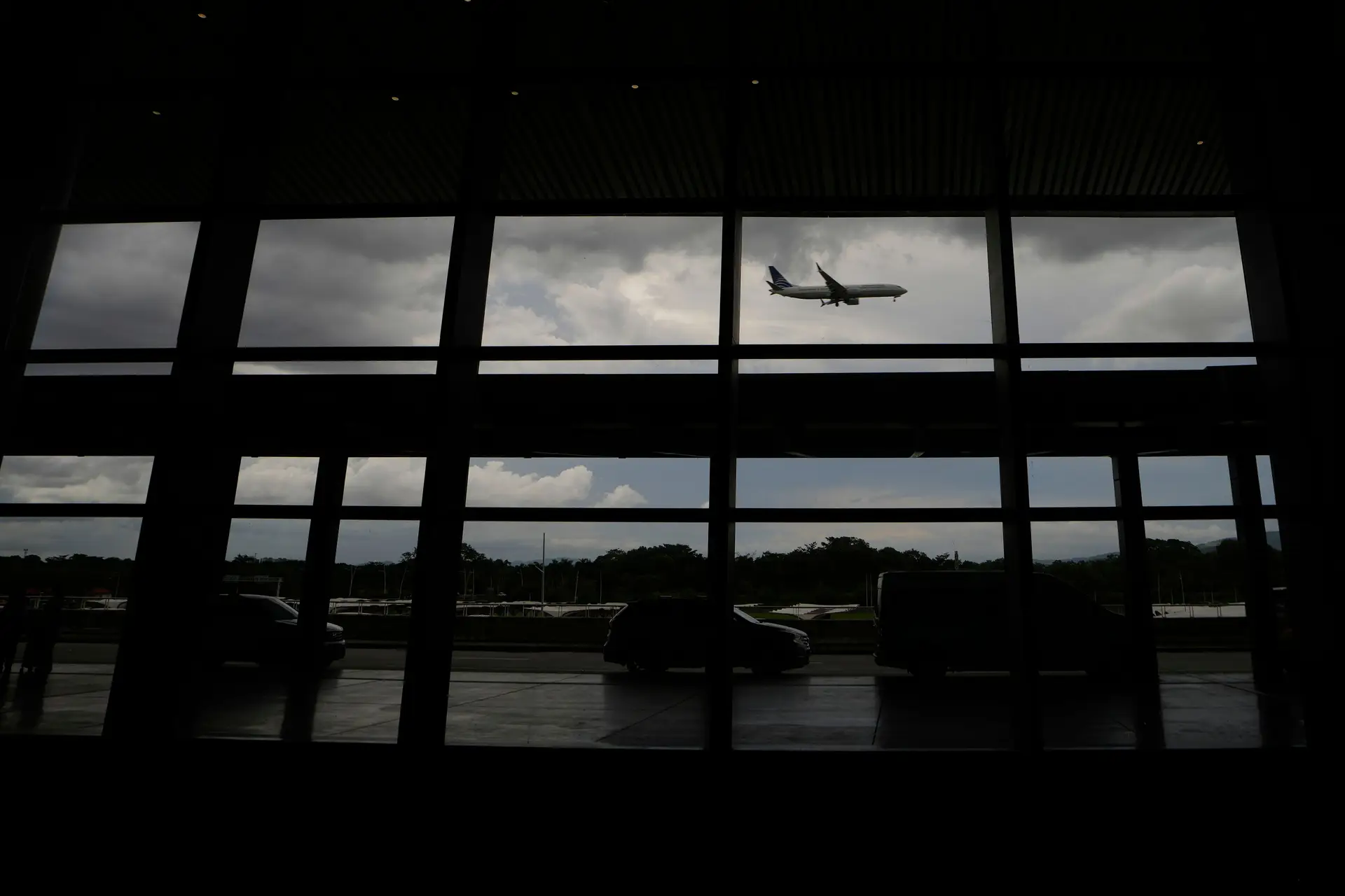 "Temos dormido no chão do aeroporto": últimos dias foram de caos na Madeira após cancelamento de mais de 100 voos