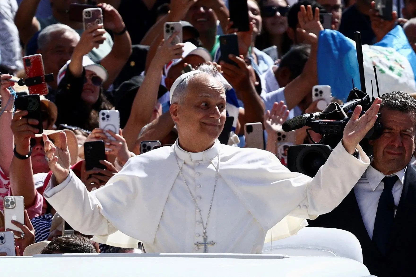 "Orgulho": Papa Leão XIV recebe cerejas do Fundão