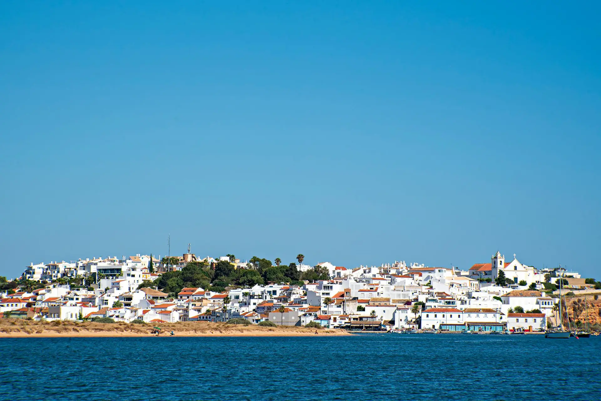 Homem detido por tentar matar outro com um x-ato
