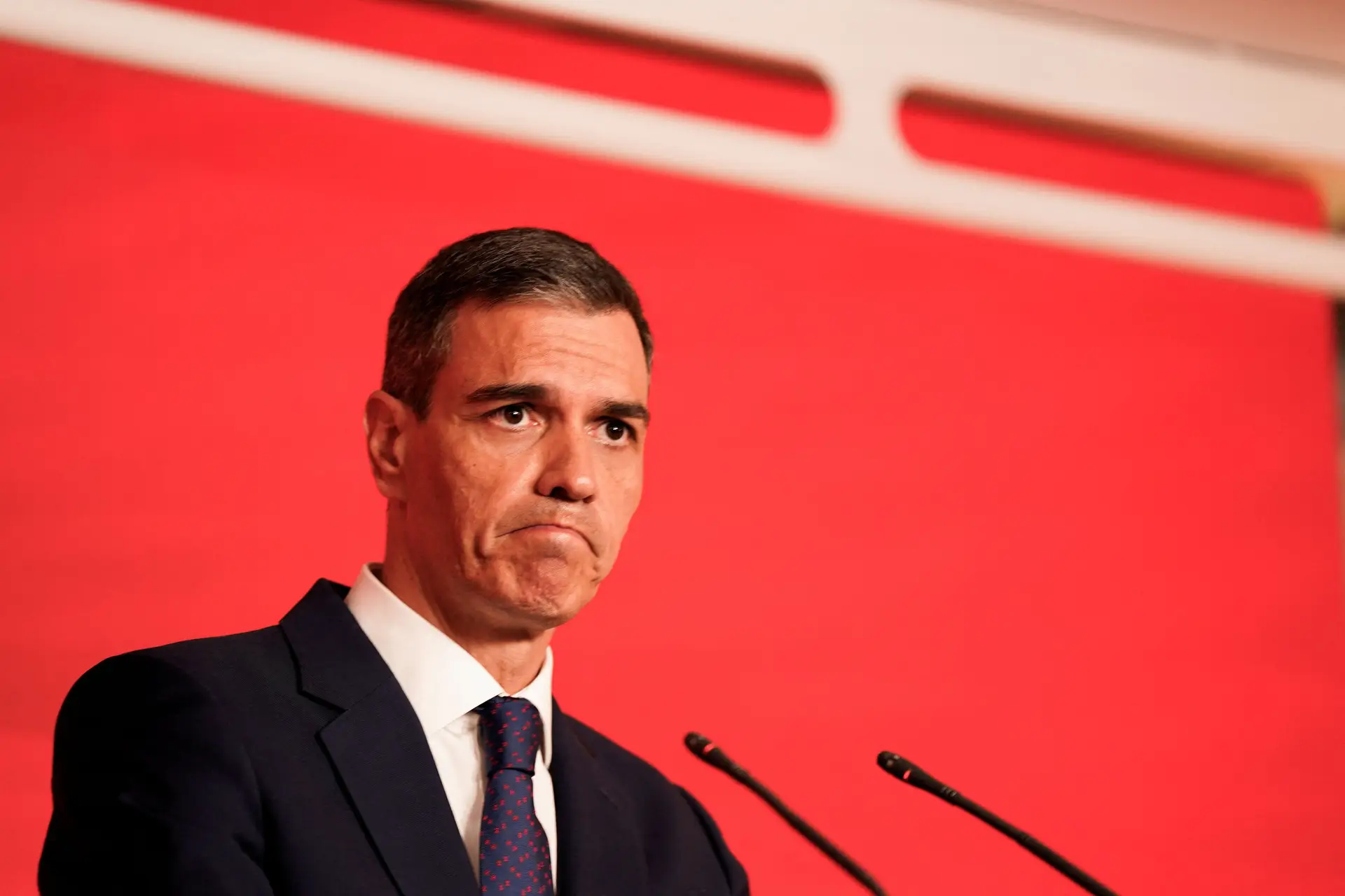 Pedro Sánchez intenta evitar un escándalo de corrupción que representa a un miembro alto de PSOE 