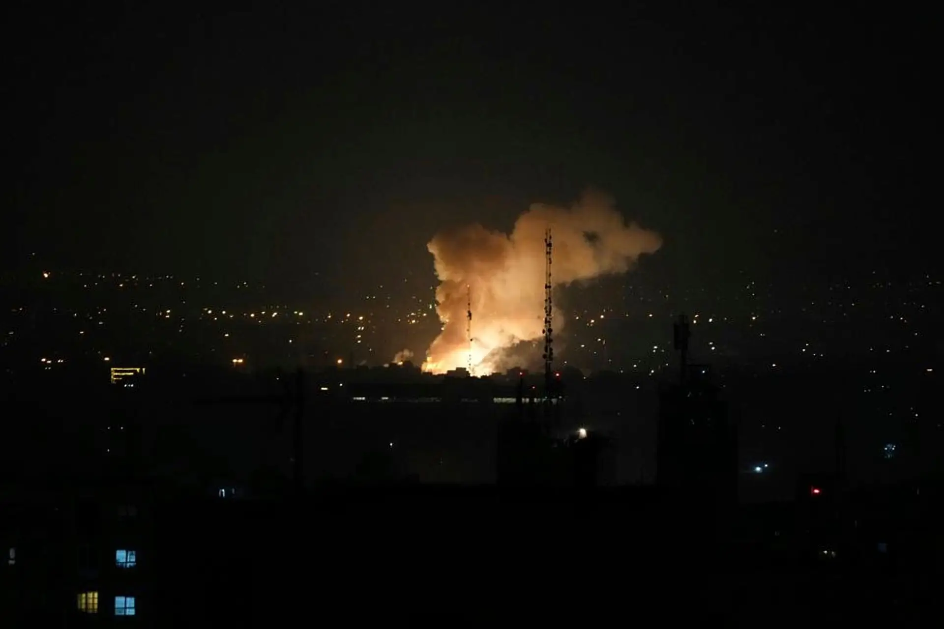 Israel diz ter visado os sistemas de defesa iranianos na região de Teerão