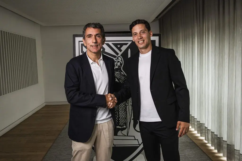 Luís Pinto (direita) vai ser treinador do Vitória de Guimarães nas próximas duas temporadas.