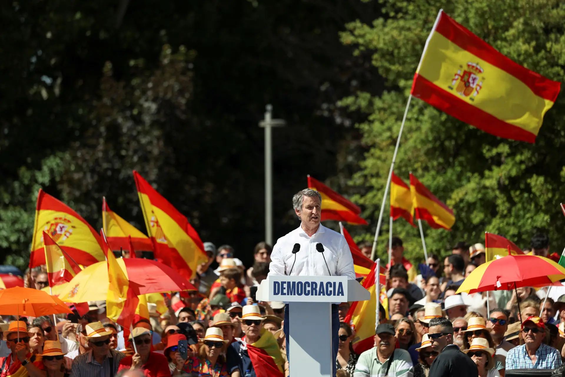 Partido popular español Pedro Sánchez insistió en la renuncia, pero desestimó el movimiento de censura